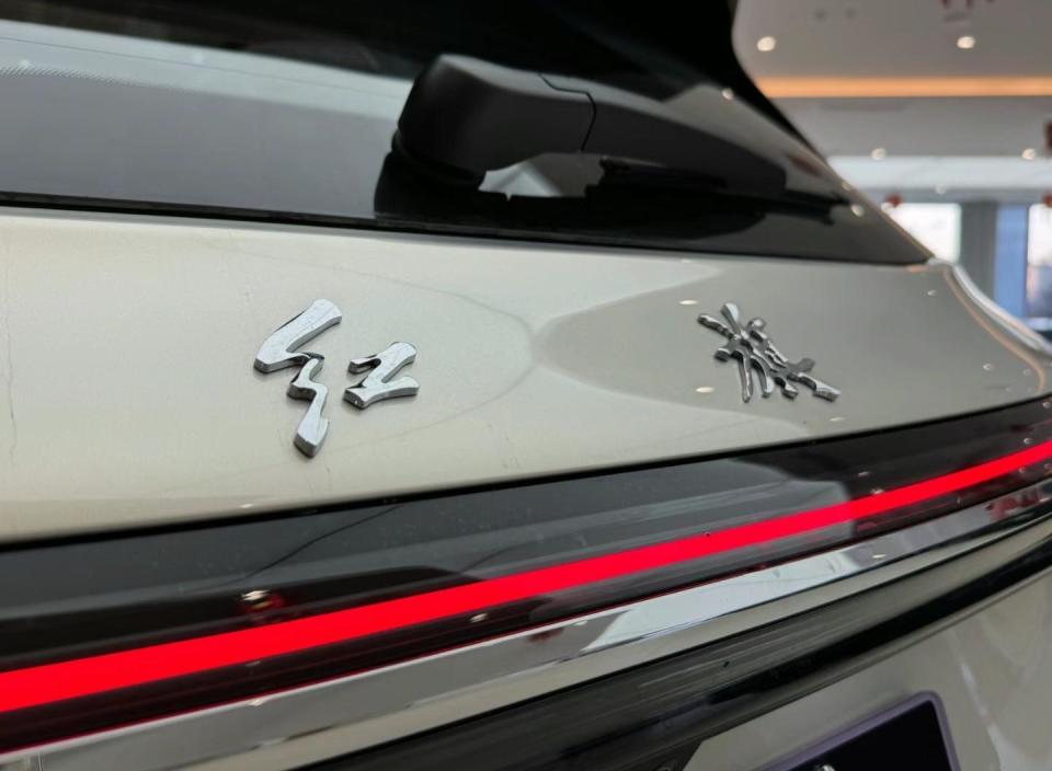 时尚大气的销量支柱,红旗hs5实车图发布_腾讯新闻