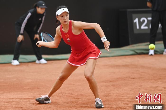 2024比利·简·金杯国际女子网球团体赛第二日:中国队选手王欣瑜获胜