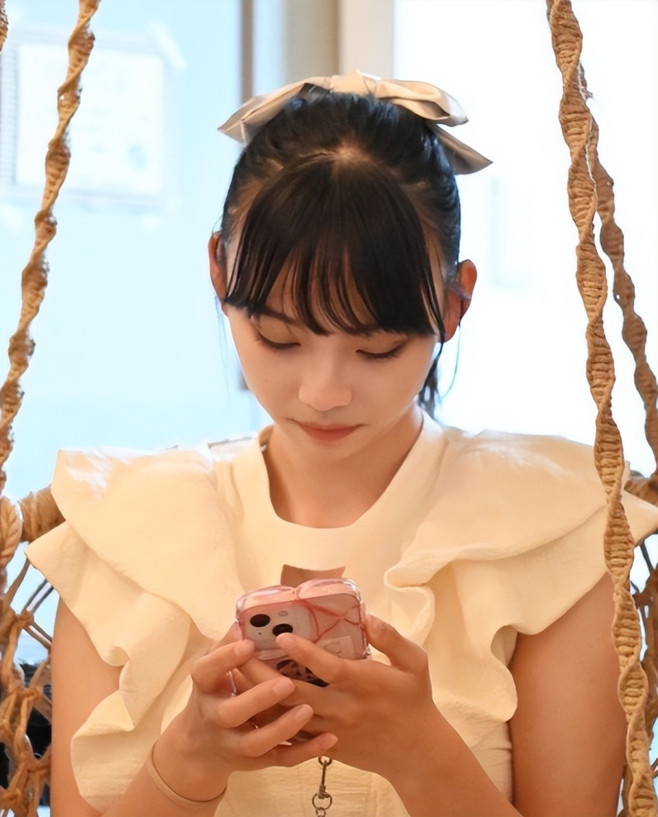 假面骑士歌查德女主新写真青春版刃唯阿演技有待提高身材真不错