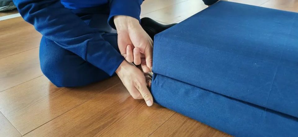 看消防员"叠被子"大比拼!