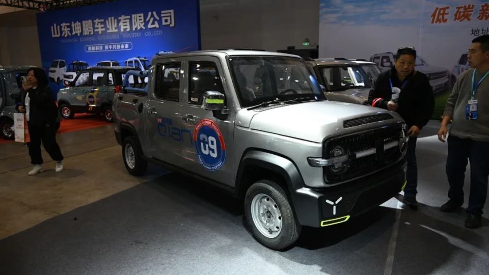 中国最抽象的车展,cpu干烧了!_腾讯新闻