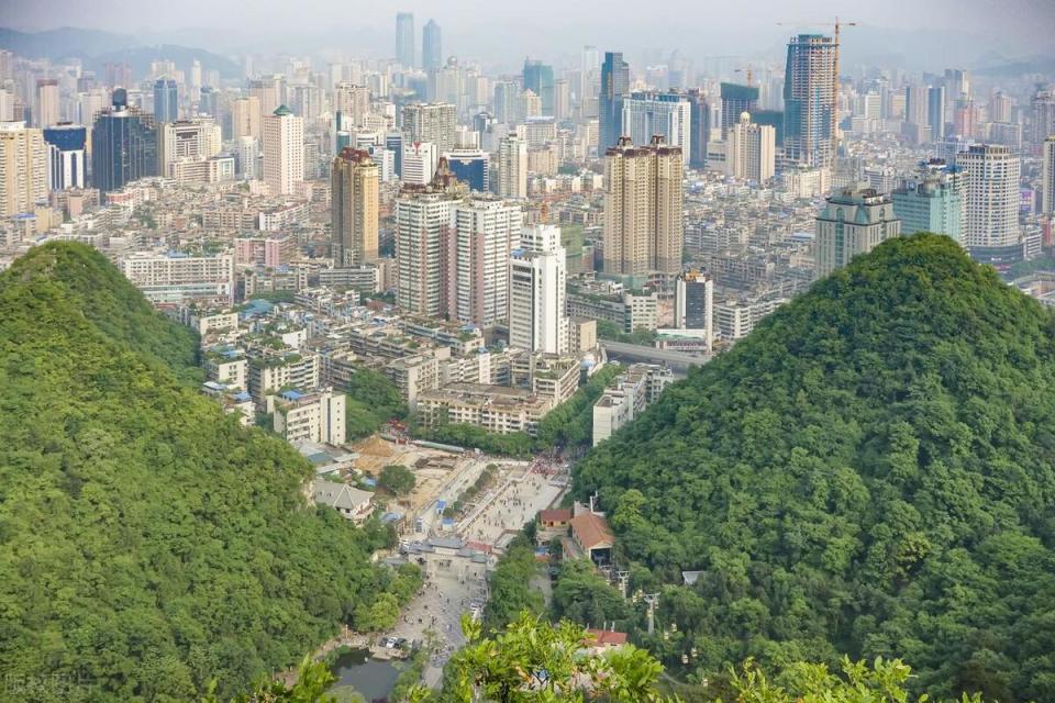 中国适合旅居养老的有六座城，夏天和冬天各三座，你最喜欢哪一个_腾讯新闻