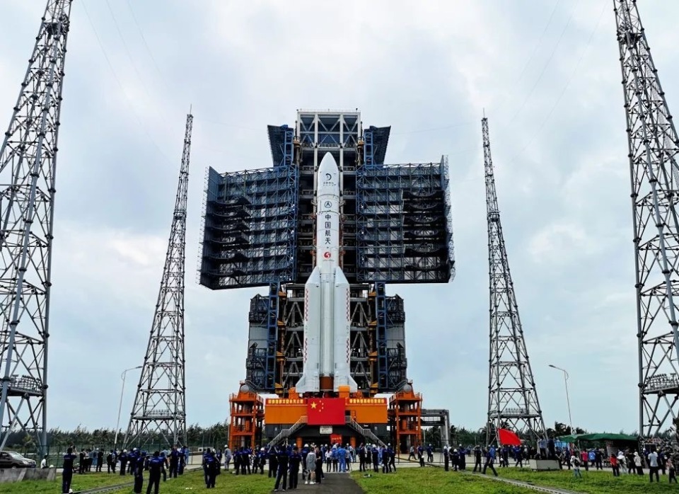 用于执行探月工程四期"嫦娥六号"发射任务的"长征五号"遥八运载火箭