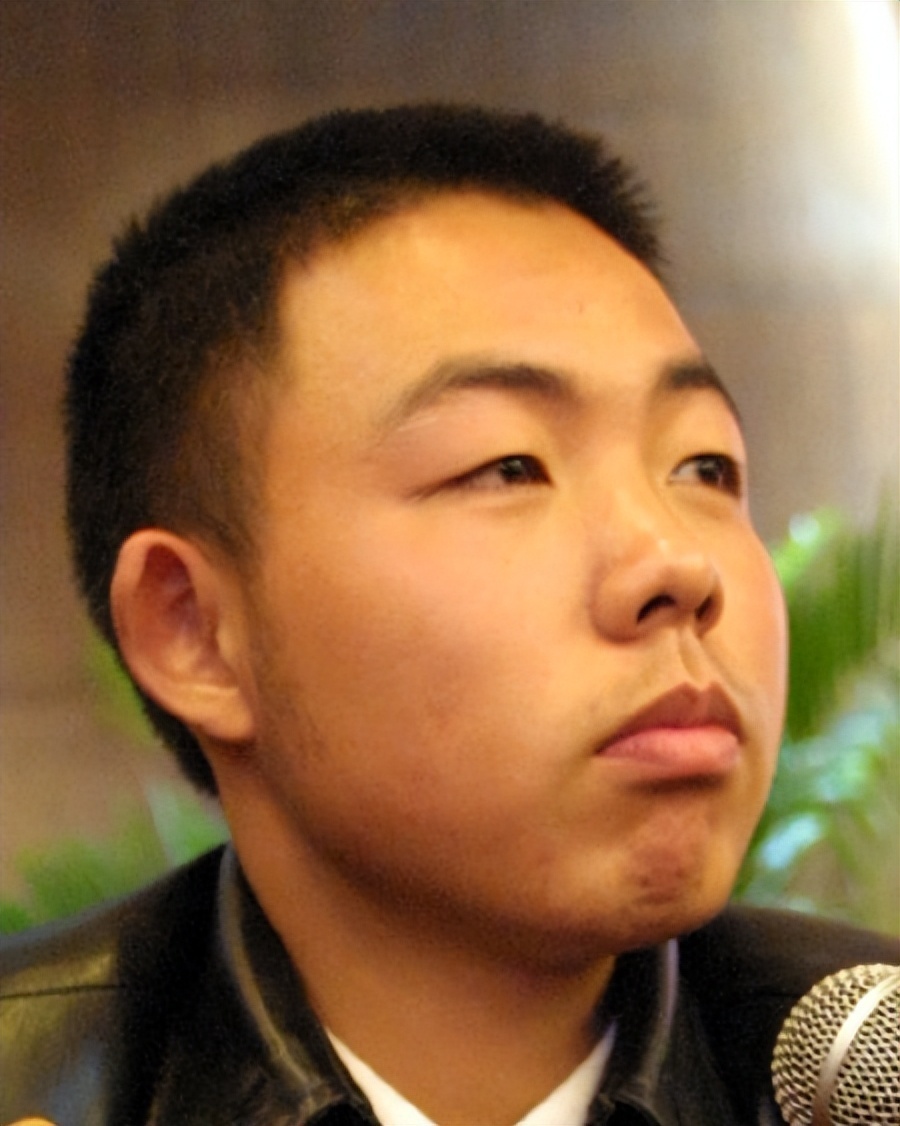 2004年小伙买彩票中宝马,为何他却闹着要自杀,焦点访谈介入_腾讯新闻