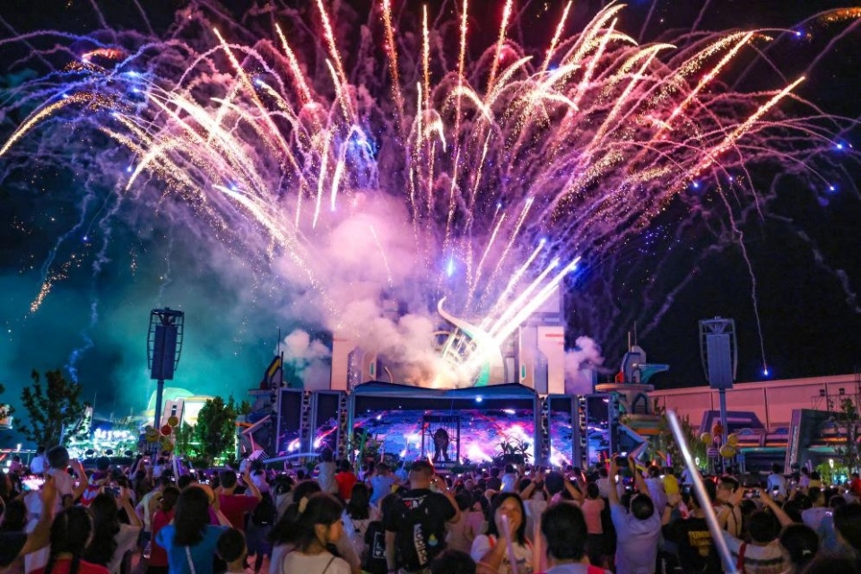 千架无人机,朋克烟花,赛博恐龙大巡游……自贡方特"解锁""五一"多样