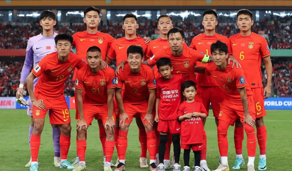 足坛一夜动态:国足遭中国香港逆转!利物浦胜纽卡 c罗女友送新年祝福