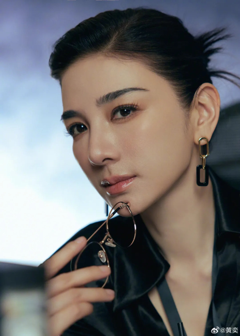 47岁女星黄奕为养家拒绝《繁花》邀约:另一部戏赚更多,当时挺缺钱,要