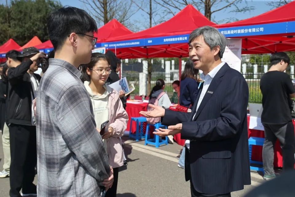 这场毕业生供需见面会,提供就业岗位20000余个_腾讯新闻