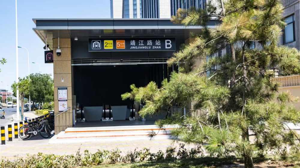 天津地铁2号线靖江路站b出入口焕然一新