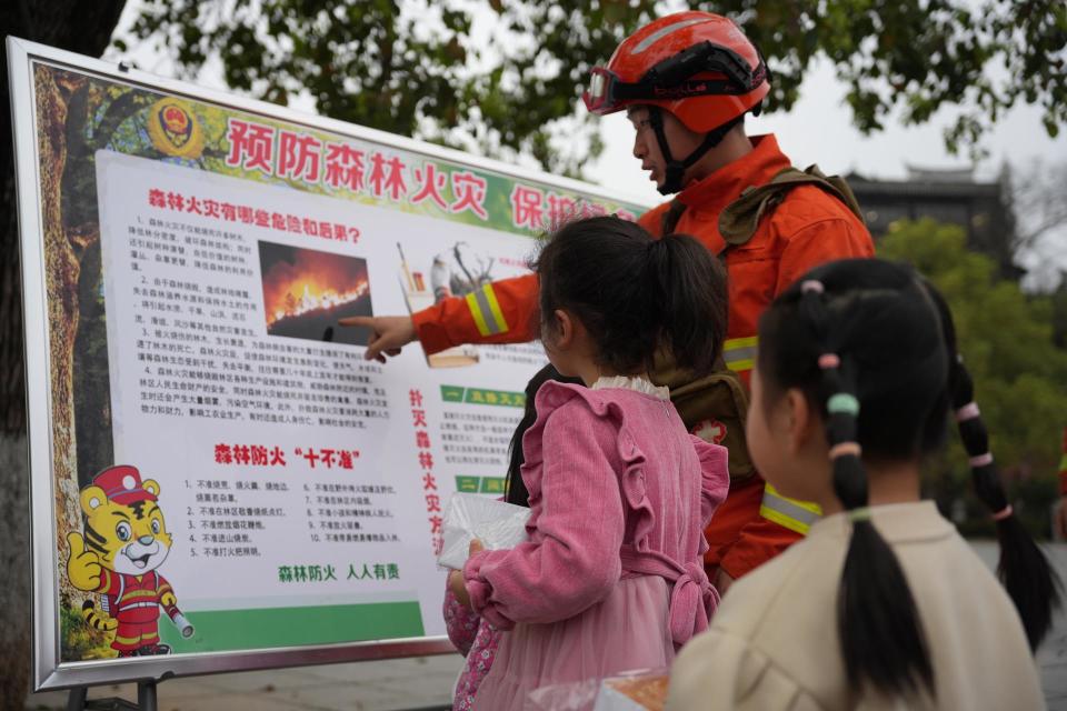 9天2300公里国家消防救援局湖南机动队伍开展春季环湘防火宣传活动