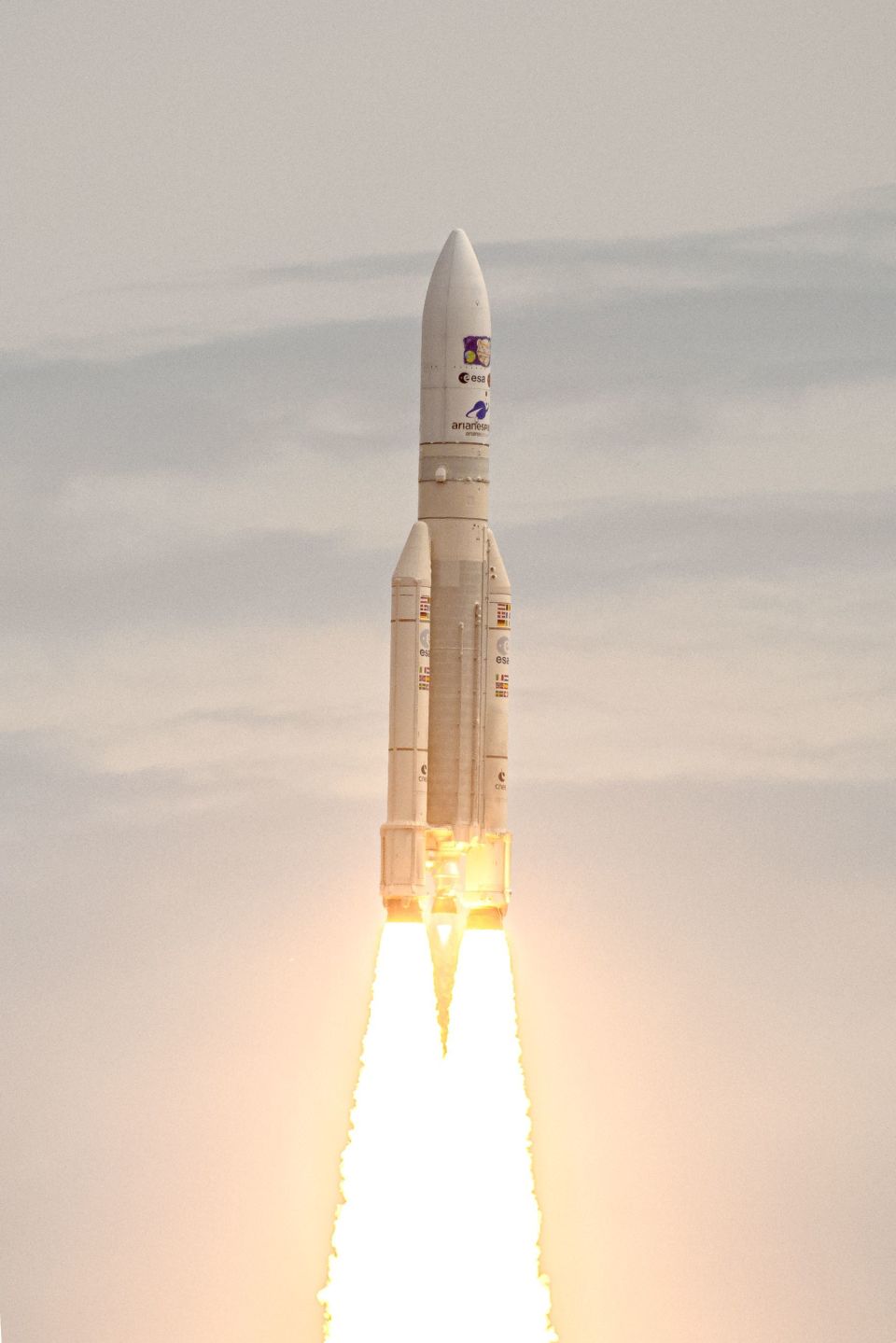 欧洲航天局"木星冰卫星探测器(juice)"搭乘阿丽亚娜5型火箭发射升空