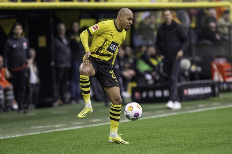 图片报:马伦很可能缺席战巴黎,多特担心其赛季报销影响今夏卖他