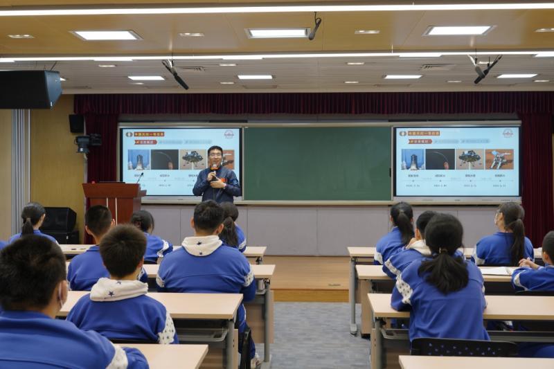 抽开学红包听大学教授讲开学第一课北京市广渠门中学举办开学典礼