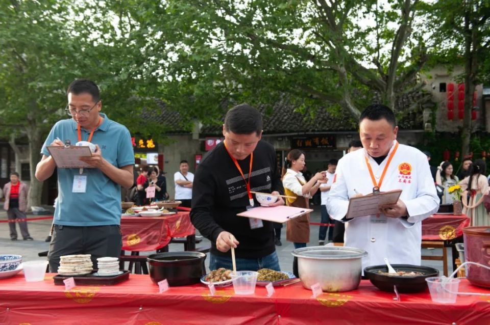 黟县西递：“赛村碗·吃村席”赋能乡村新活力_腾讯新闻