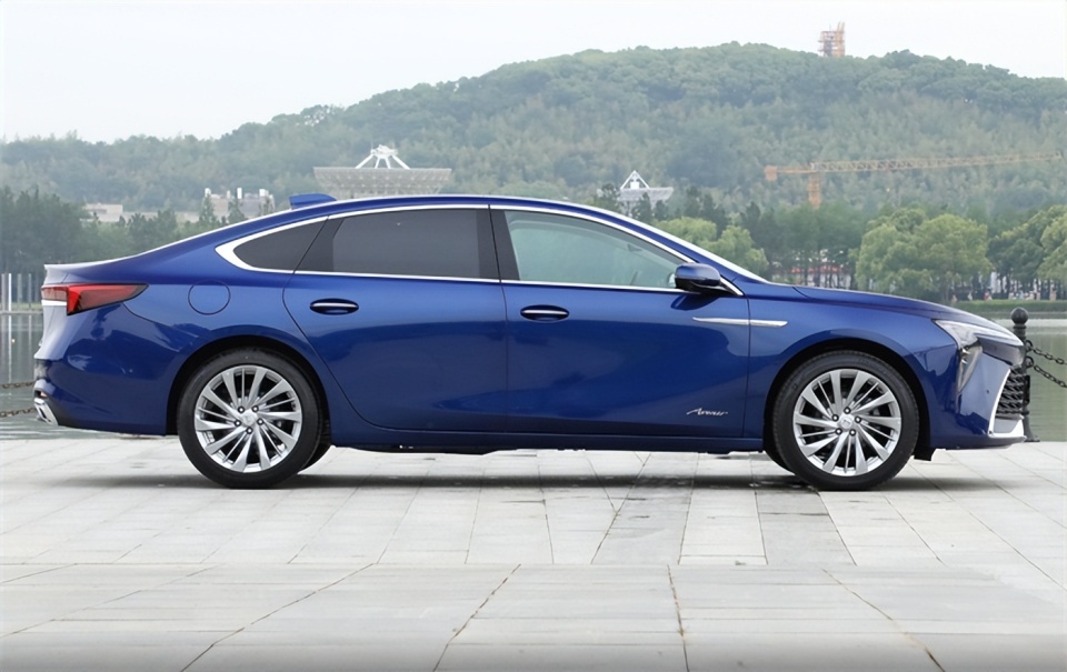 如果是放在十几年前那都是价格昂贵并且十分抢手的车型,因为别克君越