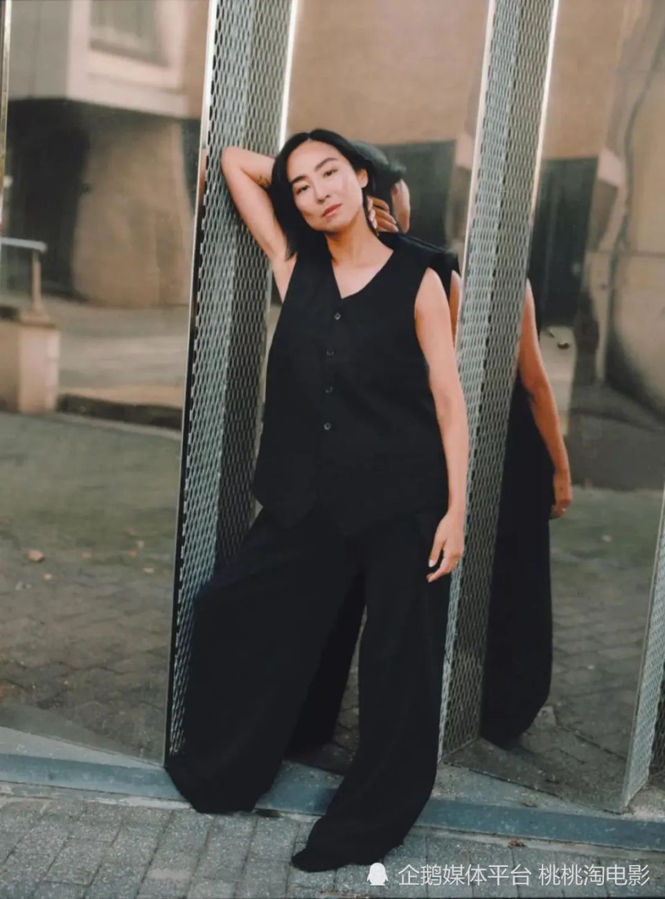 《过往人生》主演格蕾塔·李杂志大片,获评年度"突破演员"