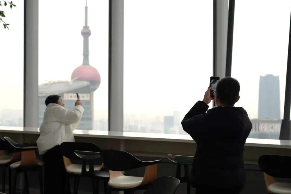 在上海陆家嘴，感受一座城市的温度_腾讯新闻