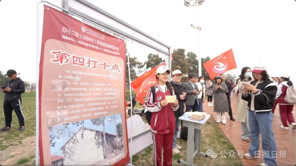 后返回;西校区师生从学校出发,步行到日照市山海西路战时人口疏散基地