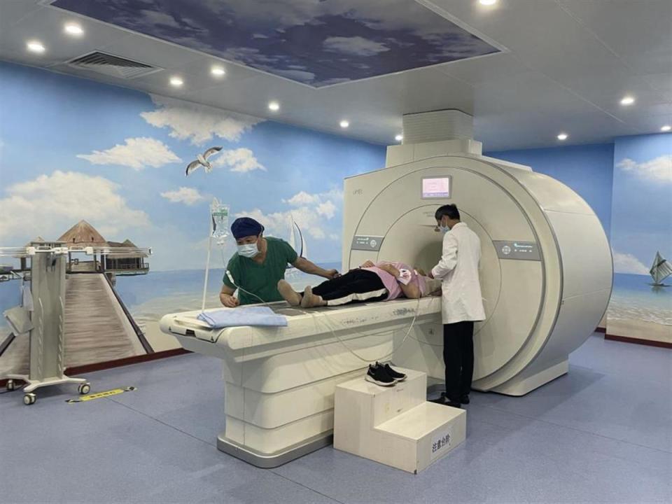 夫妻患幽闭恐惧症畏惧做核磁共振检查,多科室携手助他们一觉睡醒完成
