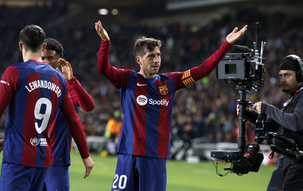 足球西甲联赛巴萨胜阿尔梅里亚3