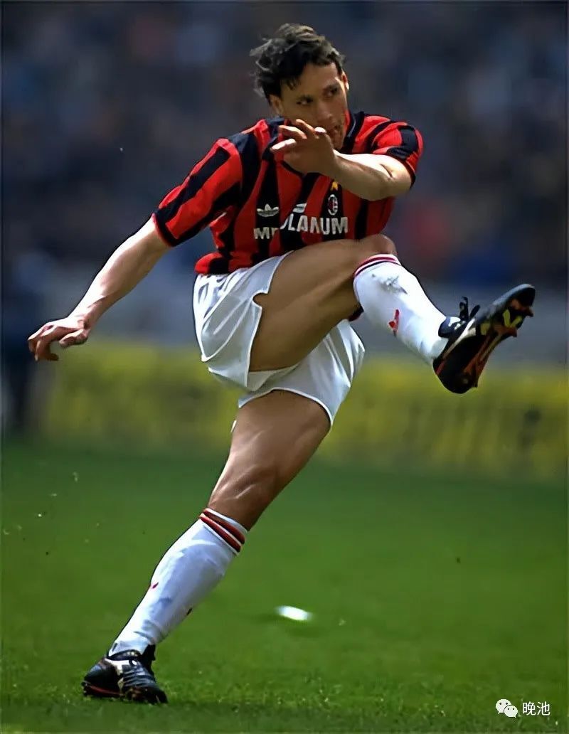 巴斯滕ac米兰生涯回顾(3):蛰伏一个赛季后爆发,夺得意甲冠军 金靴