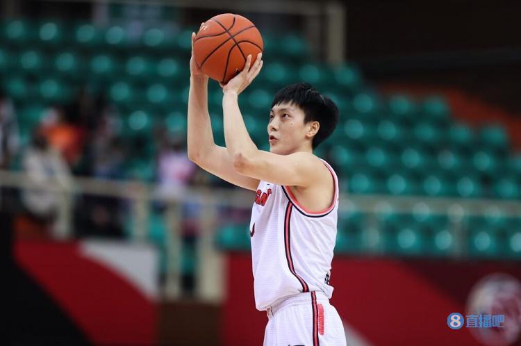 胡明轩上半场0分第三节12分 全场贡献14分3板7助3断_腾讯新闻