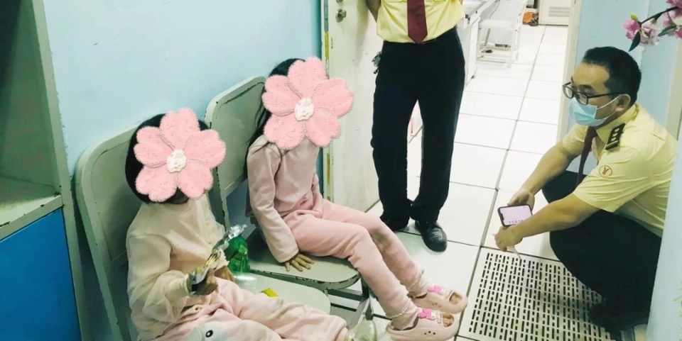 姐妹俩偷溜出门幸好在员村地铁站遇到机警的他们