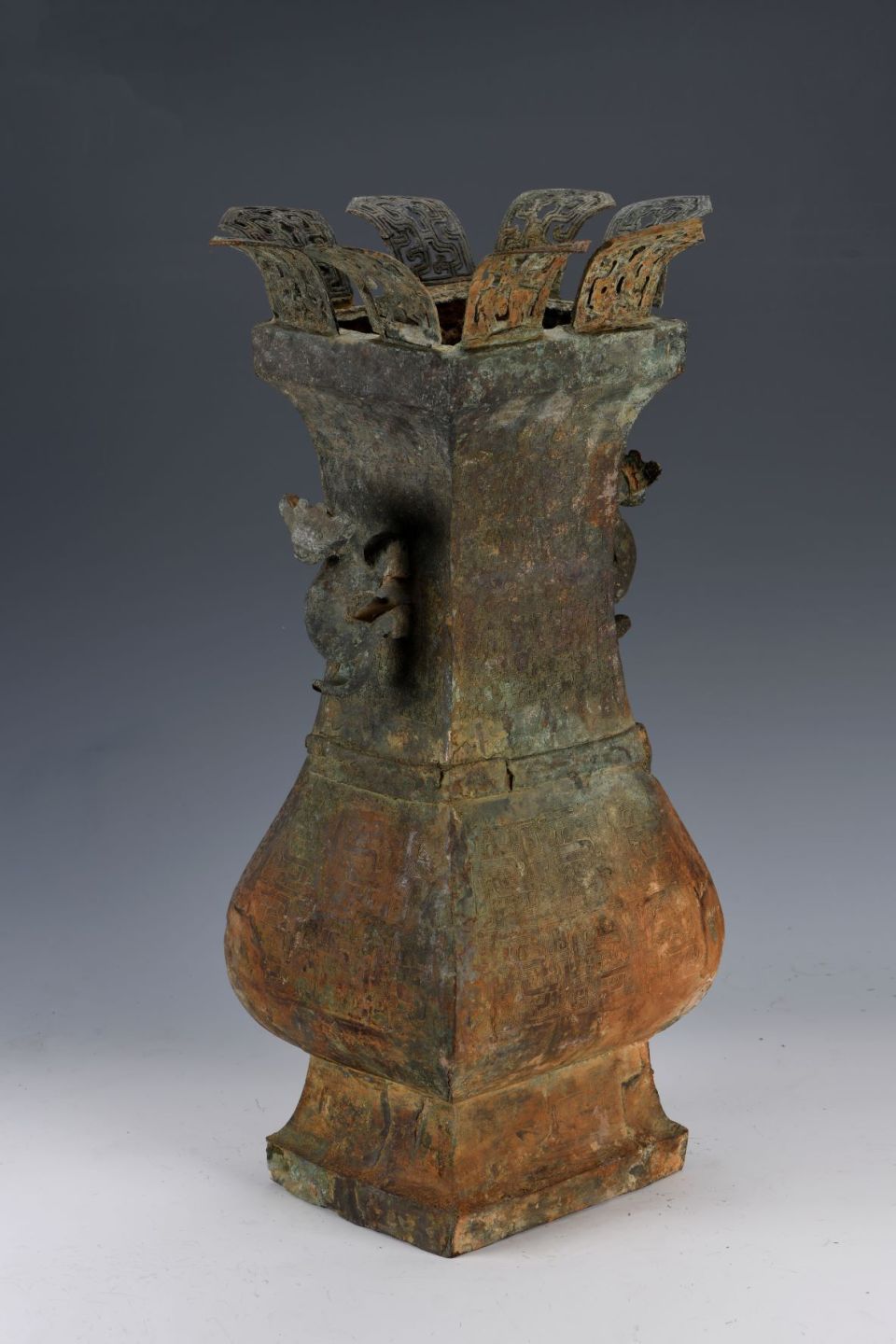 山西陶寺北墓地出土大量青铜器铜器含楚齐鲁文化风格