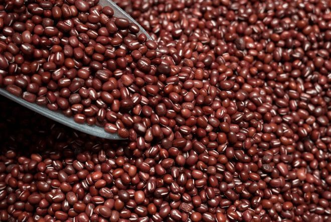 红豆红豆特别能补充夏季流汗丢失的钾元素,能清热解毒,润心养血,有