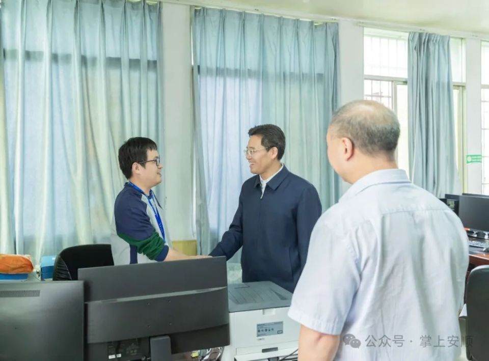 尹恒斌到市信访局调研并接访