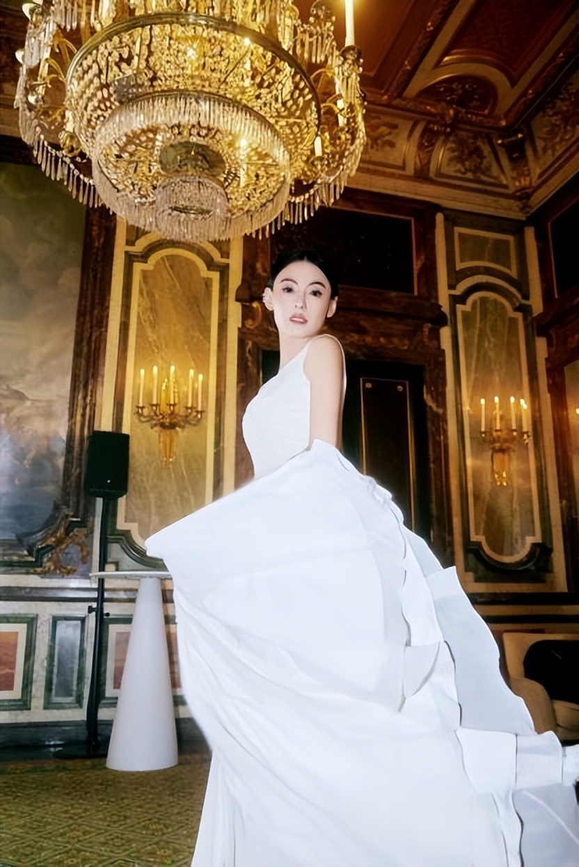 张柏芝惊艳出席科兰黎秀场 纯白长裙好似在逃公主-腾讯新闻