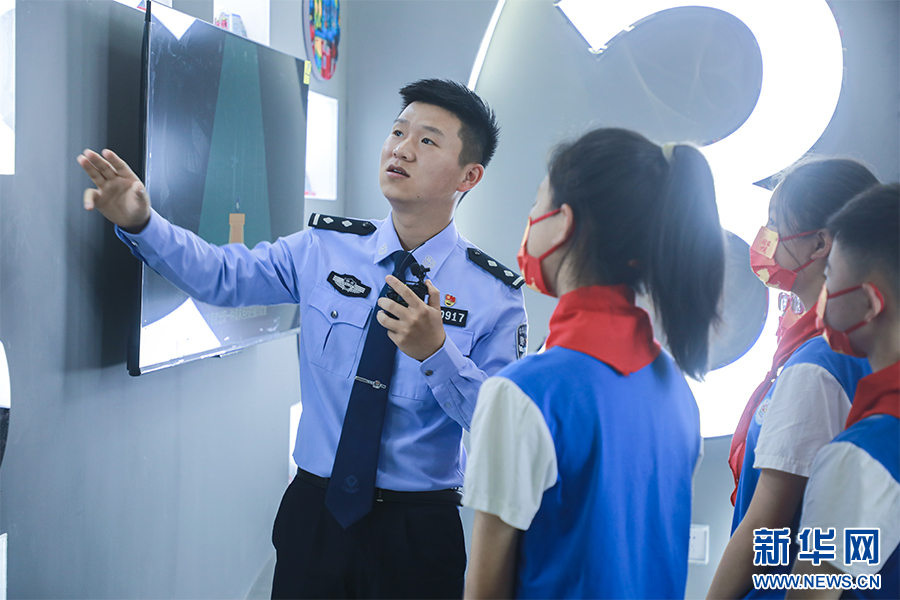 "在"孝警阿特"的公众号顶部,这句话赫然在目