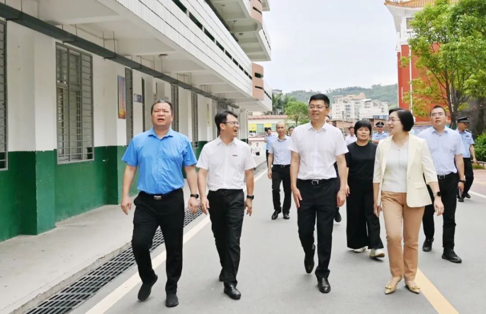 鹏峰中学南安一中王连赞先后前往南安一中,鹏峰中学,华侨中学,南星