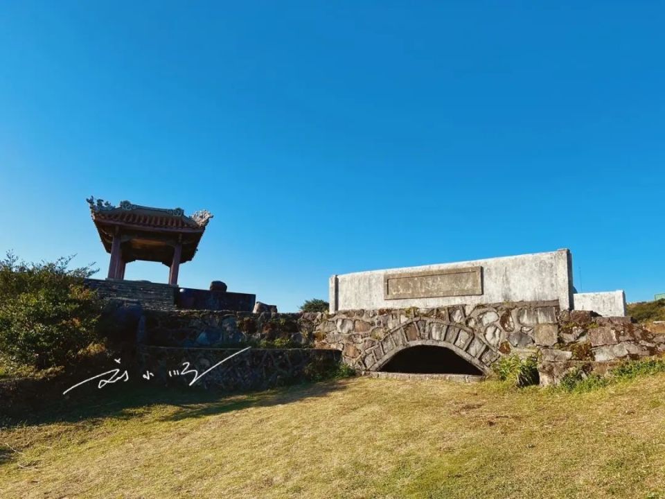 广东潮州有一座著名的凤凰山不仅盛产名茶还是畲族发源地