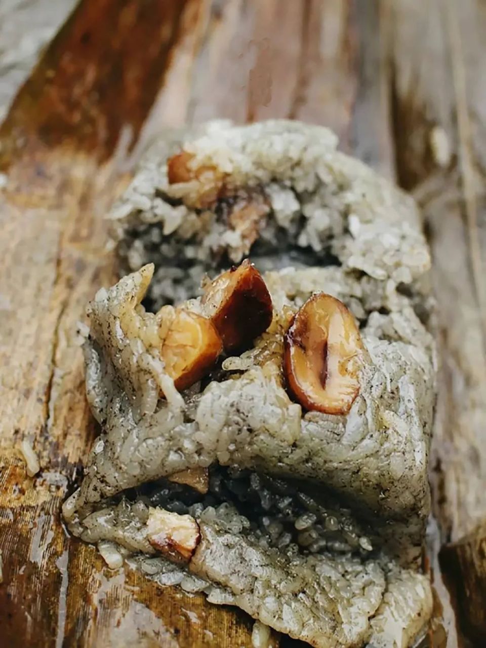 粽子煮熟后,味道比一般粽子更为清香.