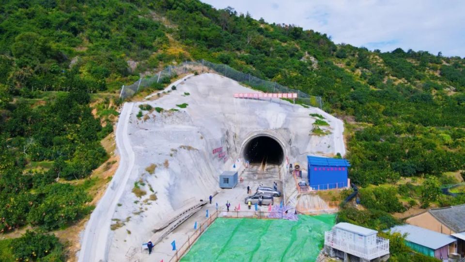 顺利贯通了台州此地铁路直达