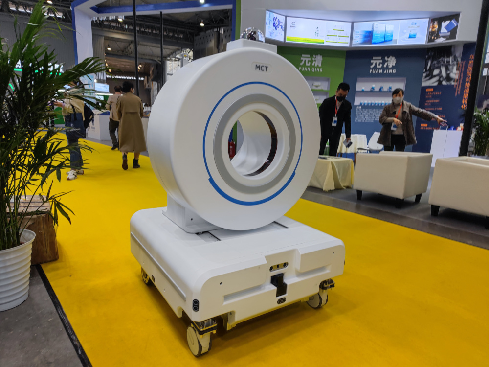 全球首台小型智能机器人移动ct在蓉亮相