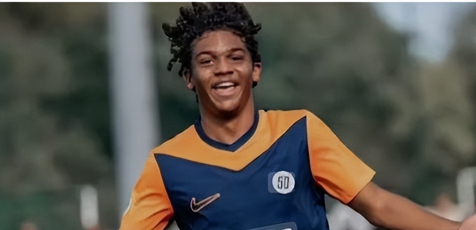 15球12助攻！15岁法国天才边锋横空出世，香饽饽，两大欧洲豪门疯抢