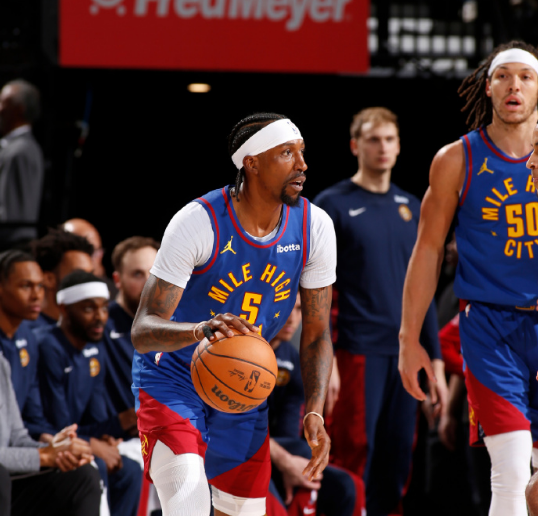 西部50胜首队掘金横扫开拓者约基奇休战戈登两双引7人上双