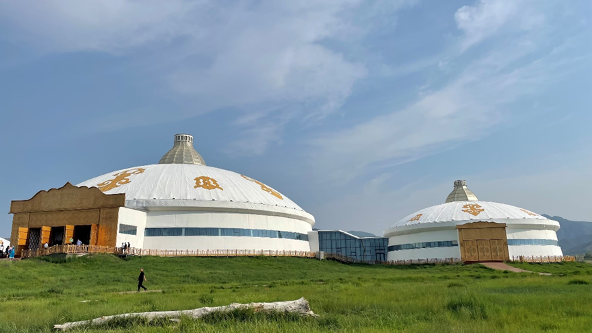 敕勒川草原千人会议中心7月1日—3日,为期三天的首届中国绿色算力大会