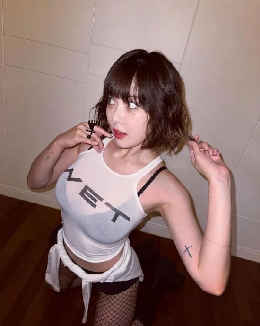 性感小野猫泫雅发营业照 半透背心大秀好身材 ​