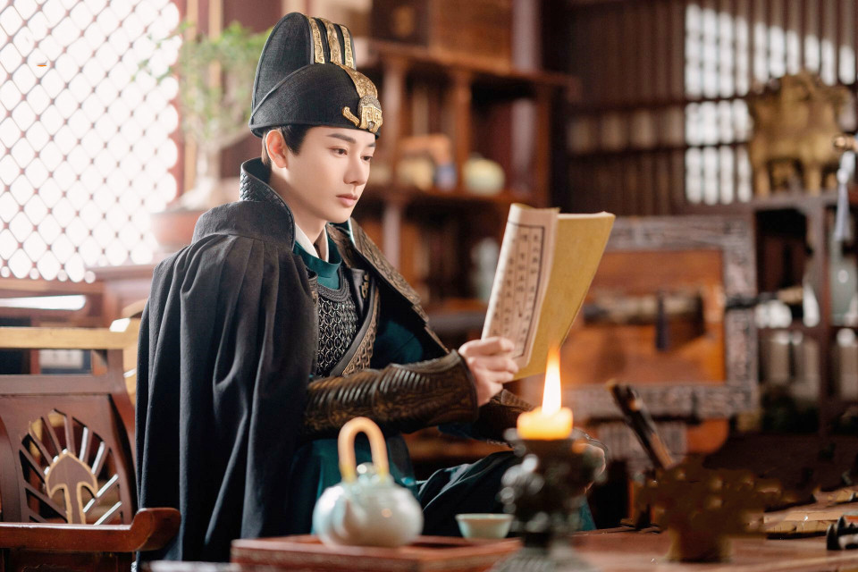 前期她是英气十足的女刺客,后来因为失忆,她变成了一个生活如履薄冰的