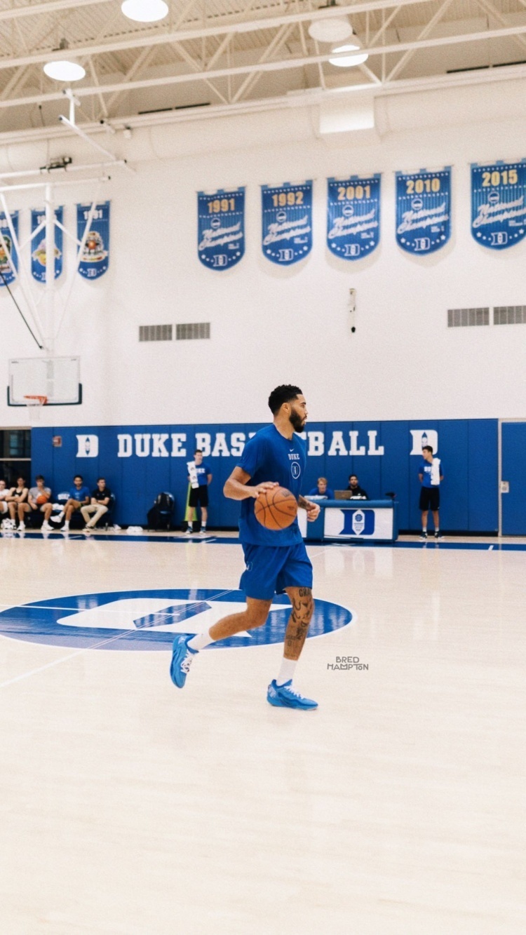 塔图姆ins晒回母校杜克训练组图_腾讯新闻