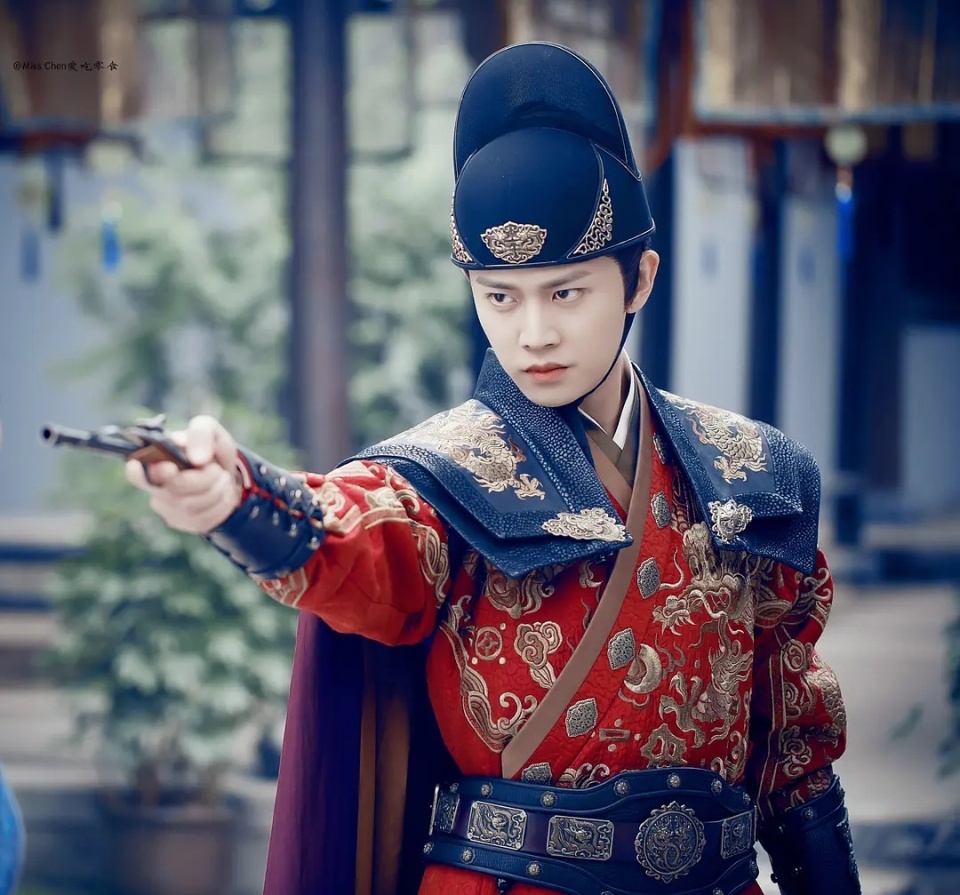 《锦衣之下》与《祝卿好》两位飞鱼服男主颜值pk,任嘉伦和郑业成谁更