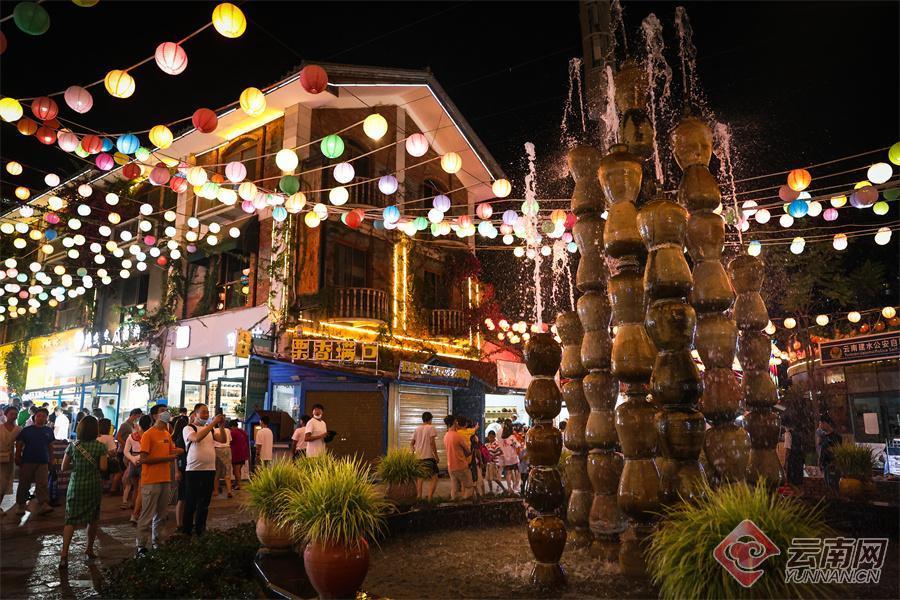 有一种叫云南的生活丨在古城建水,逛夜市访紫陶文化_腾讯新闻