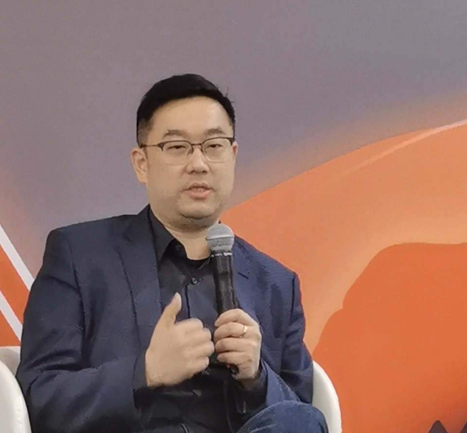 day 2024结束后,媒体将这个问题抛给了亿咖通科技董事长兼ceo沈子瑜