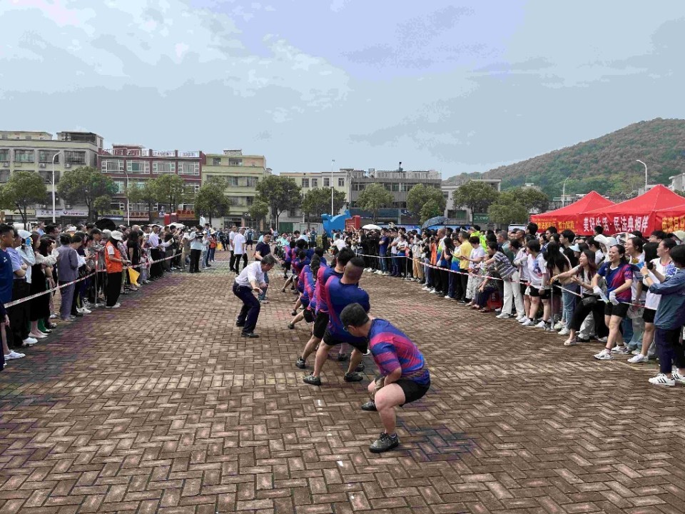 南澳县举办职工拔河比赛,14支队伍凝"绳"聚力拔头筹