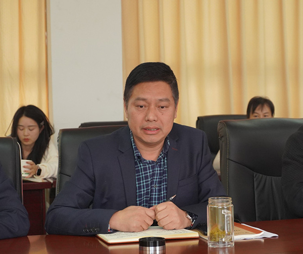 随后,郫都四中党总支委员,分管教学的刘校长介绍了郫都四中本学期教育