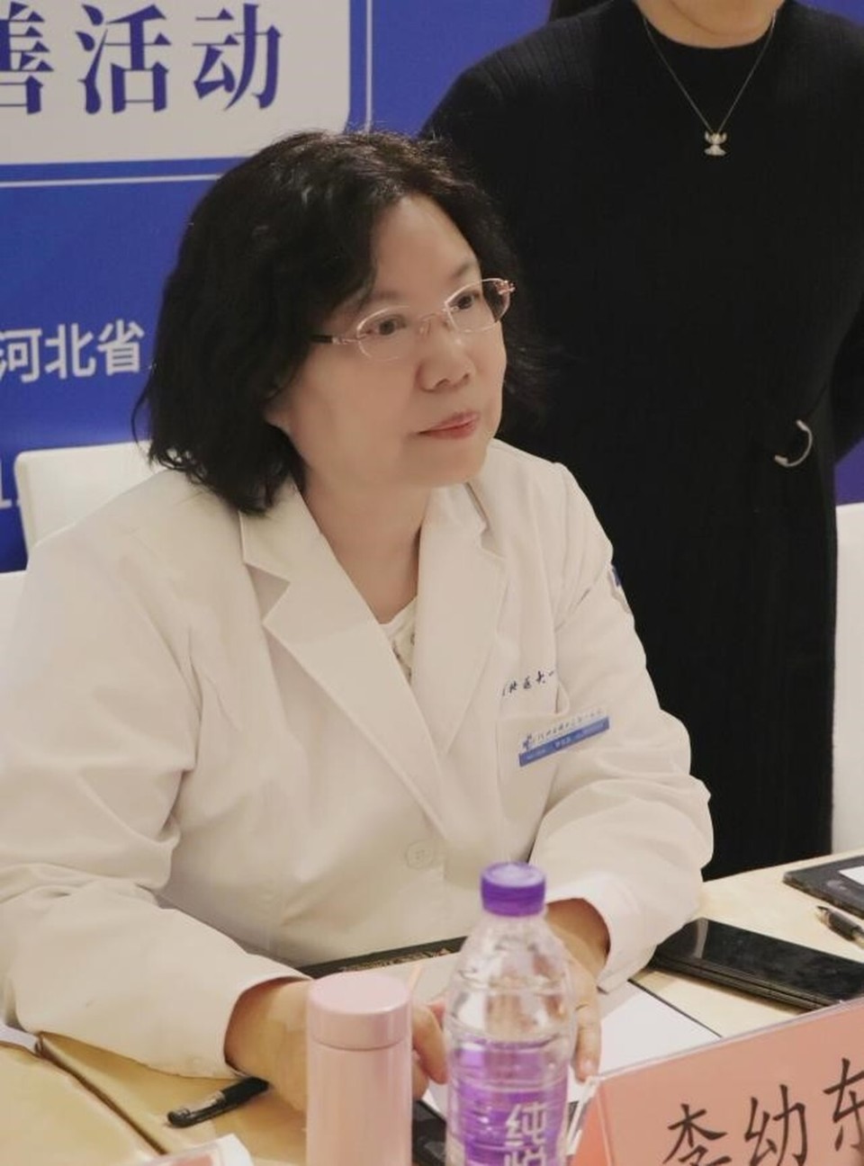 慈善活动结束后,李幼东主任与张家树教授就孤独症肠道菌群检测试剂盒