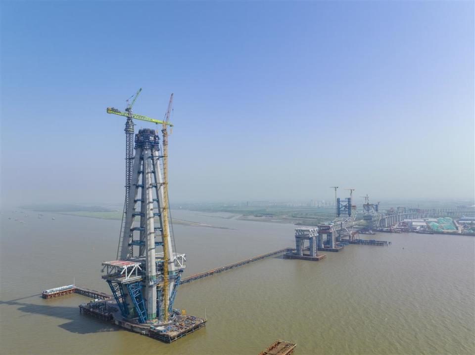 武汉力量助力世界最大跨度斜拉桥建设